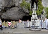 2013 Lourdes Pilgrimage - SATURDAY TRI MASS GROTTO (16/140)